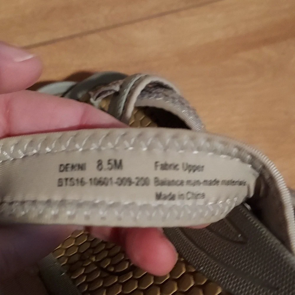 BareTraps Tan and Cream Sandals - Picture 5 of 6